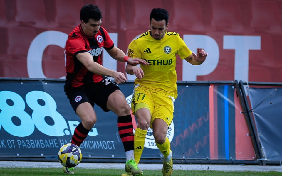 Локомотив София победи Добруджа с 3:1